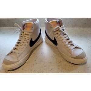 Nike Men's White and Black Sneakers